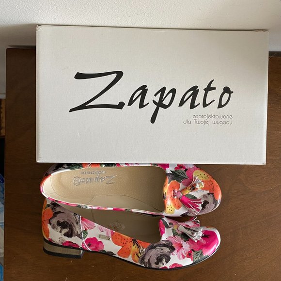 Floral Tassel-Accent Leather Loafer - Women - Picture 6 of 6